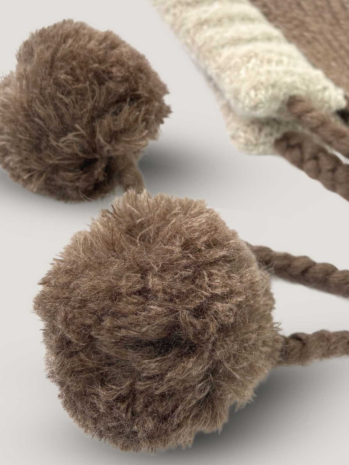 Snowball Pom Pom Knit Hood｜雪球绒球针织兜帽